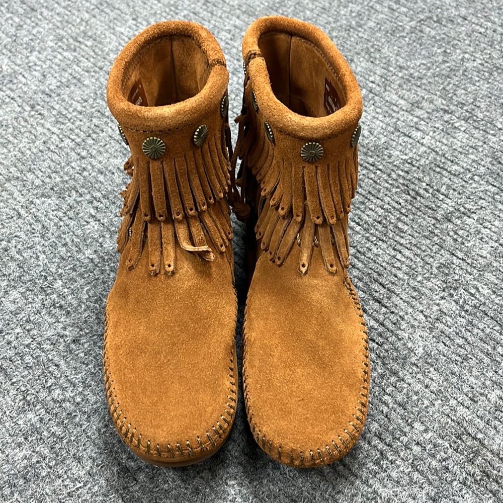 Minnetonka Women’s Double Fringe Side Zip Brown Boot (2944)